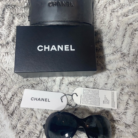 Chanel Black Sunglasses with Case - Picture 1 of 4